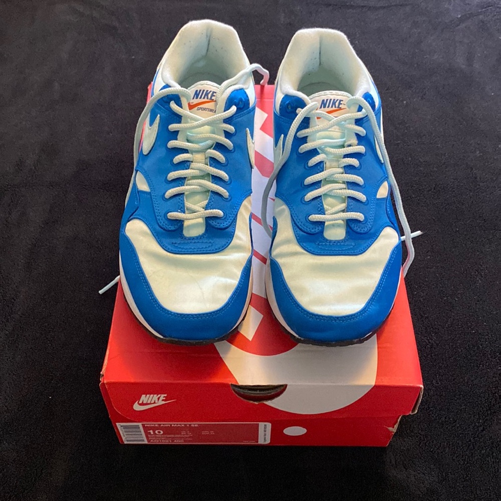 Nike Air Max 1 SE MENS size US 10- almost new RARE COLOR BLUE NEBULA !!!